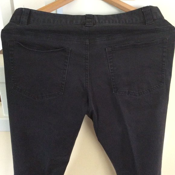 3/$20: Kenneth Cole Reaction Black Jeans  30/32 - Picture 4 of 5